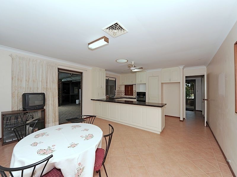 5 Findlay Road, Leeming WA 6149