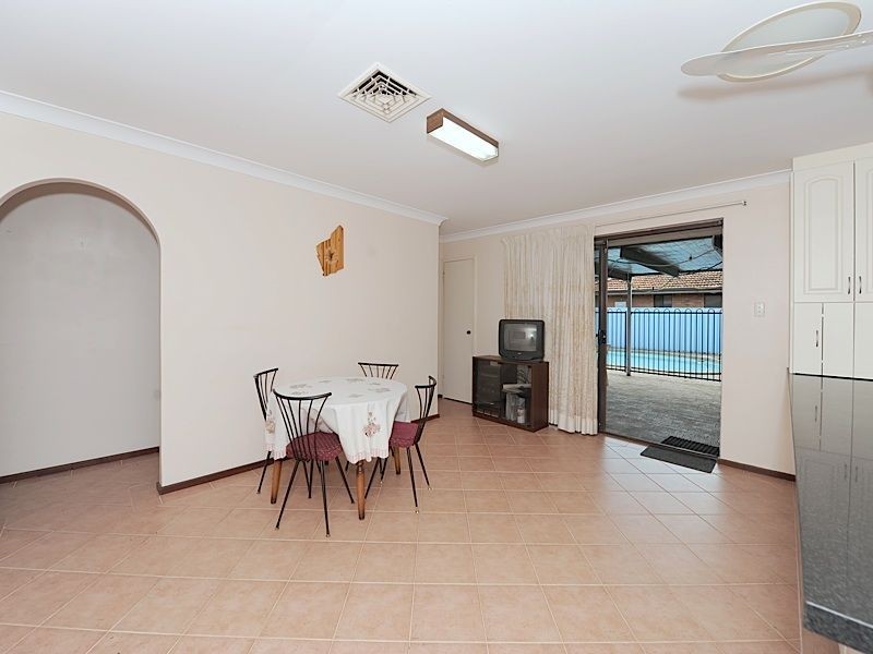 5 Findlay Road, Leeming WA 6149