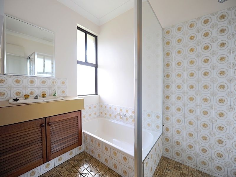 5 Findlay Road, Leeming WA 6149