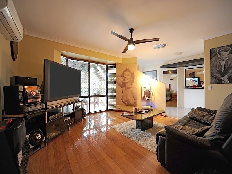4 Silkpod Gardens, South Lake WA 6164