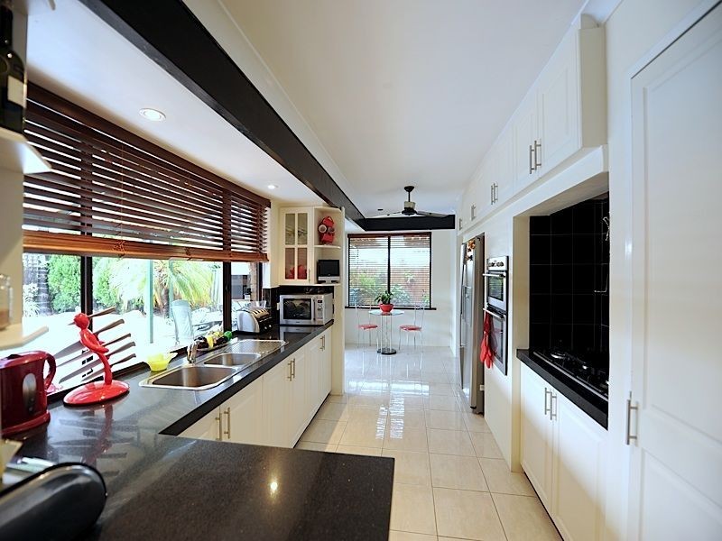 4 Silkpod Gardens, South Lake WA 6164