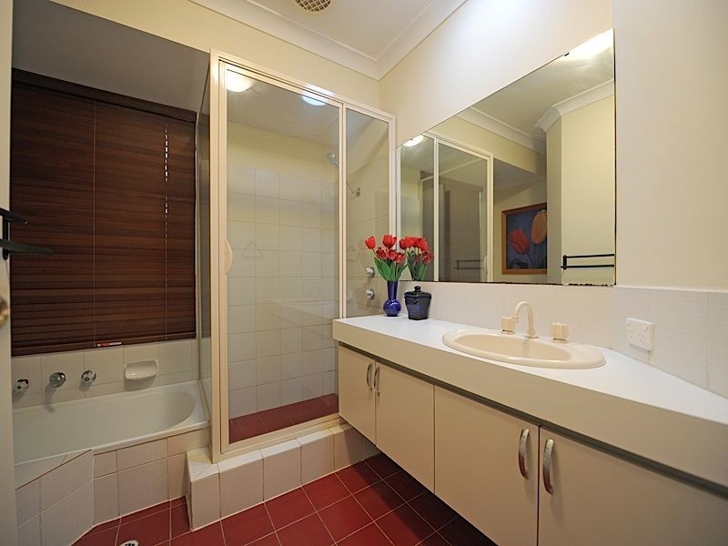 4 Silkpod Gardens, South Lake WA 6164