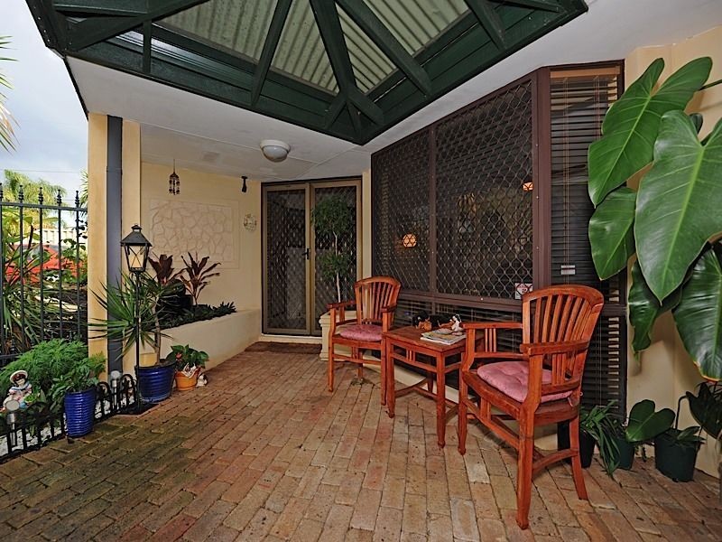 4 Silkpod Gardens, South Lake WA 6164