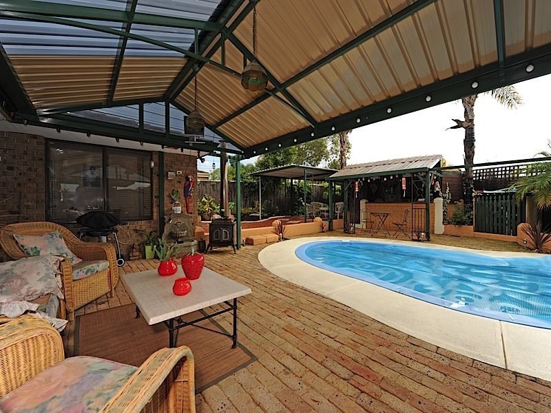 4 Silkpod Gardens, South Lake WA 6164
