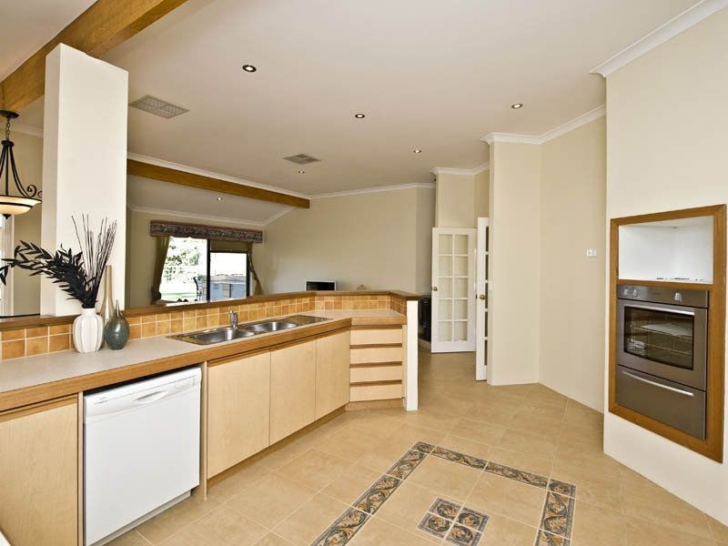 170 Glen Iris Drive, Jandakot WA 6164