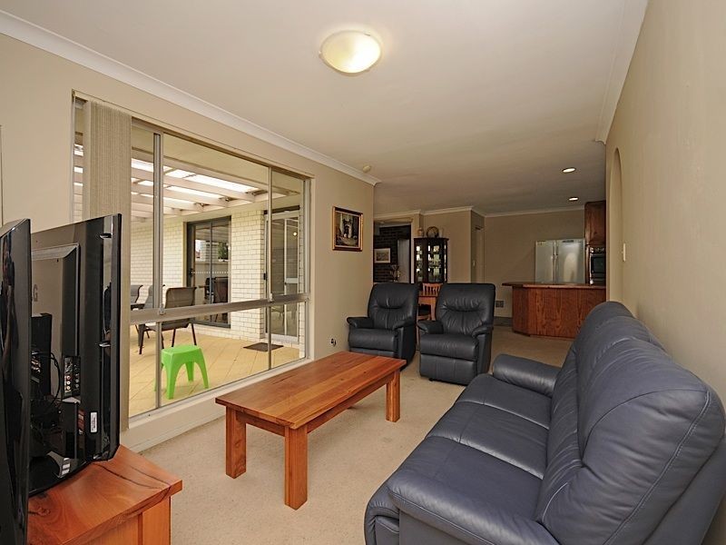 21 Laughton Way, Leeming WA 6149