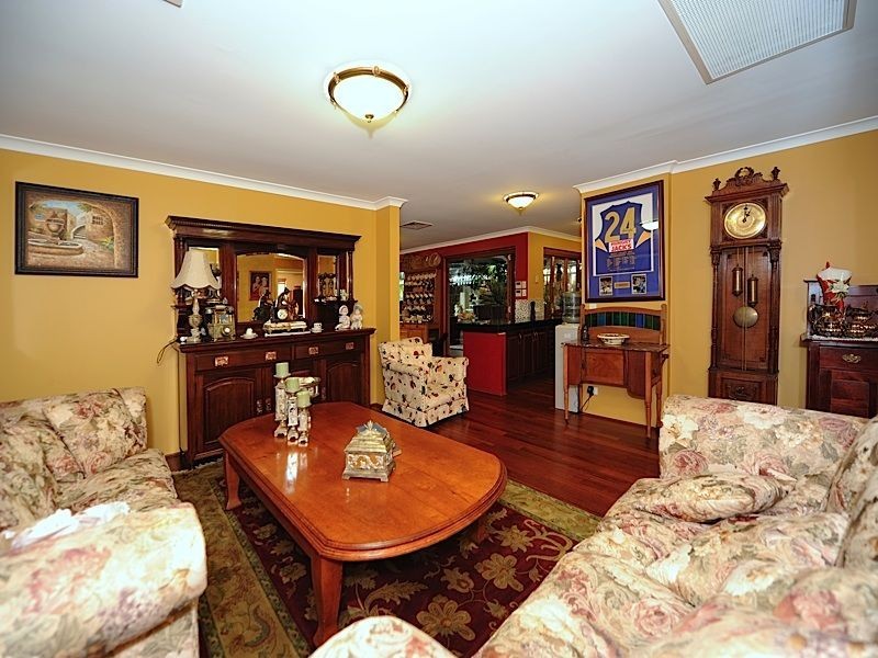 2 Fremont Place, Leeming WA 6149