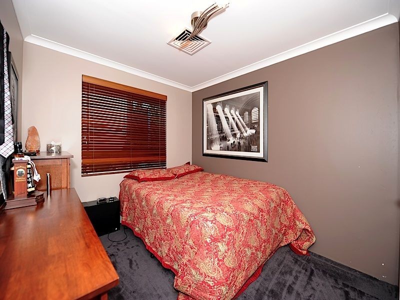 2 Fremont Place, Leeming WA 6149