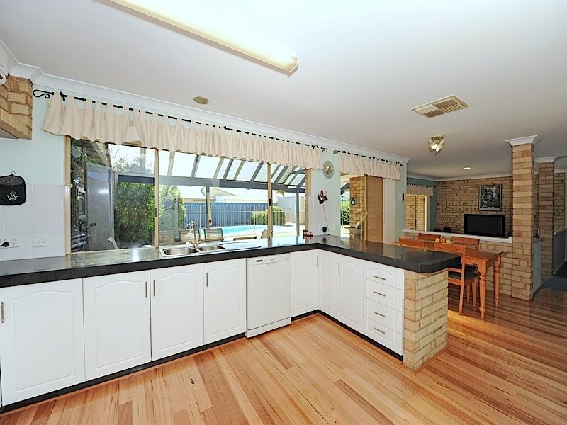 3 Demasson Rise, Leeming WA 6149