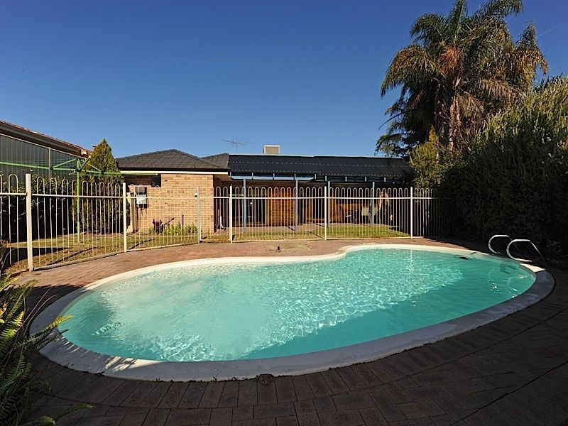 3 Demasson Rise, Leeming WA 6149