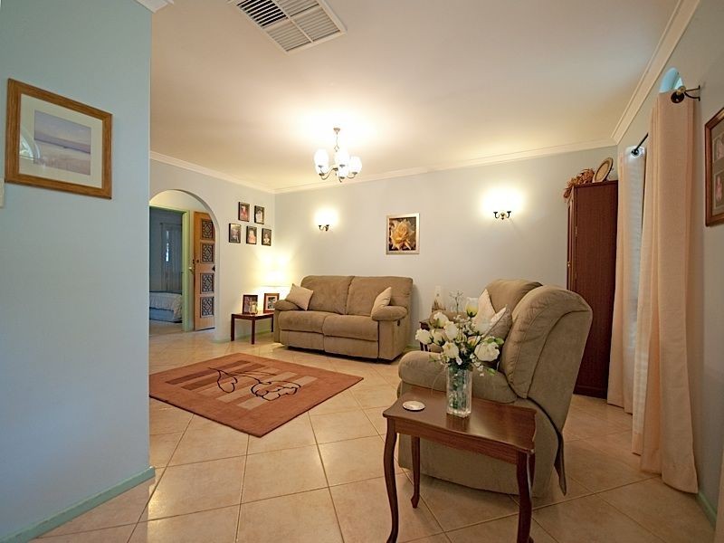 13 Waraker Way, Leeming WA 6149