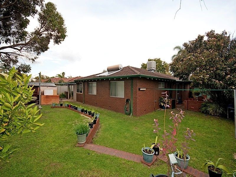 13 Waraker Way, Leeming WA 6149