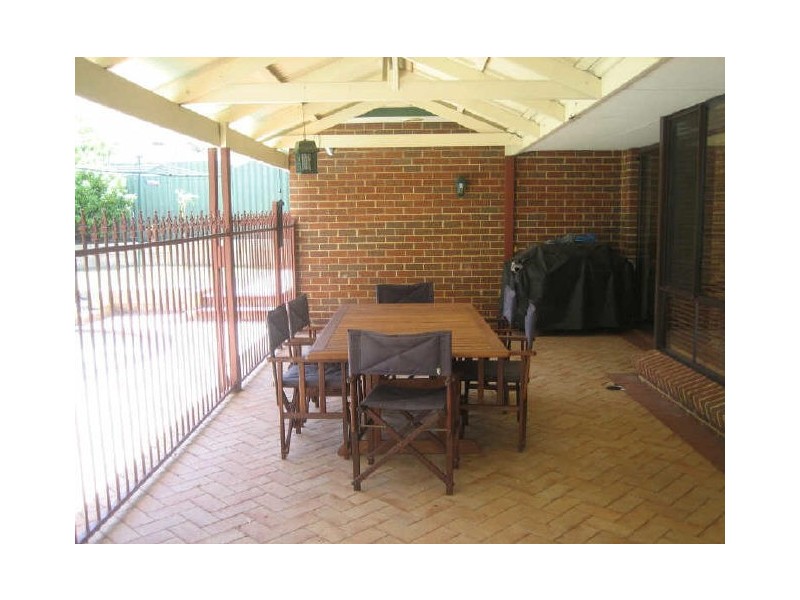 6 Empen Court, Leeming WA 6149