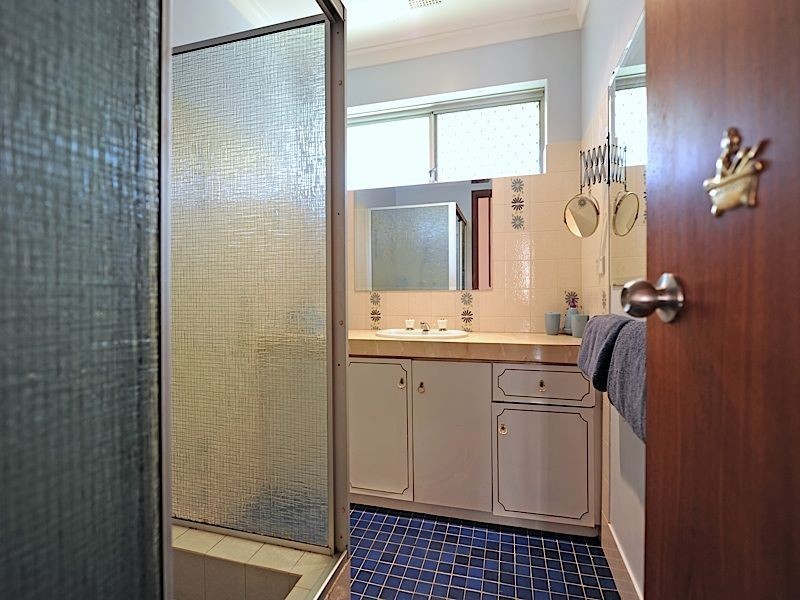 10b Stamos Court, Kardinya WA 6163