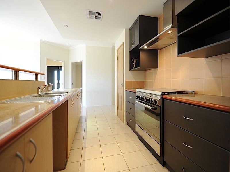1 Glentrool Gardens, Canning Vale WA 6155