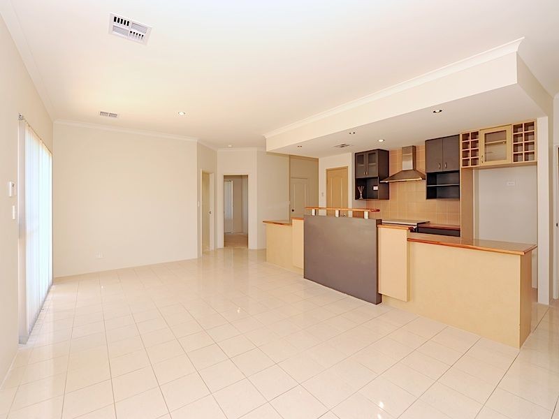1 Glentrool Gardens, Canning Vale WA 6155