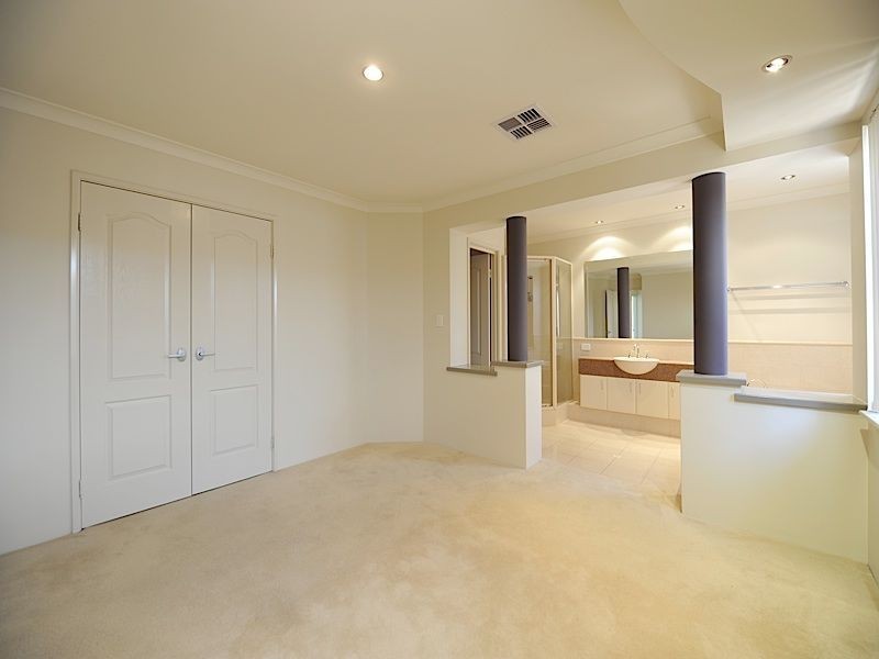 1 Glentrool Gardens, Canning Vale WA 6155