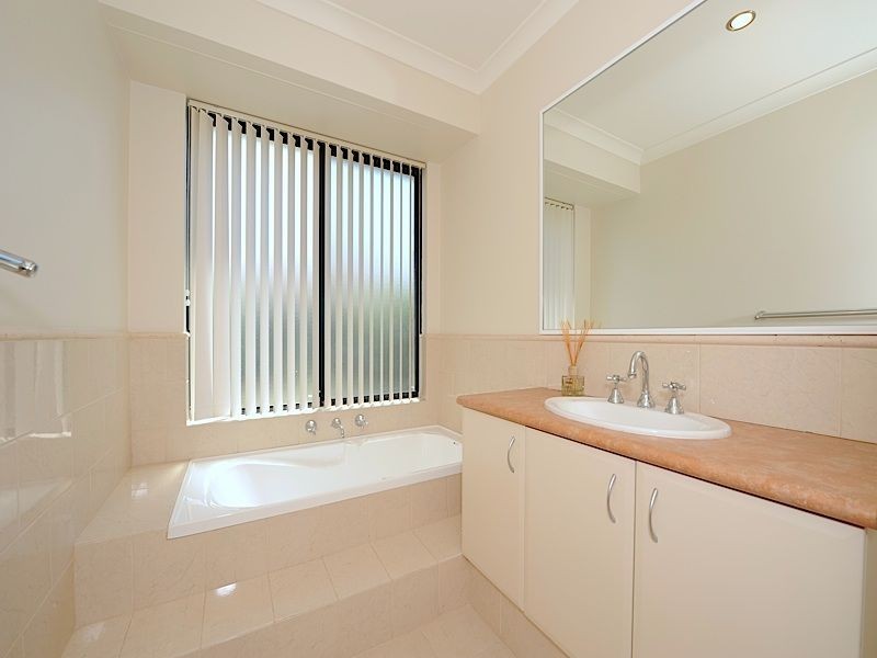 1 Glentrool Gardens, Canning Vale WA 6155