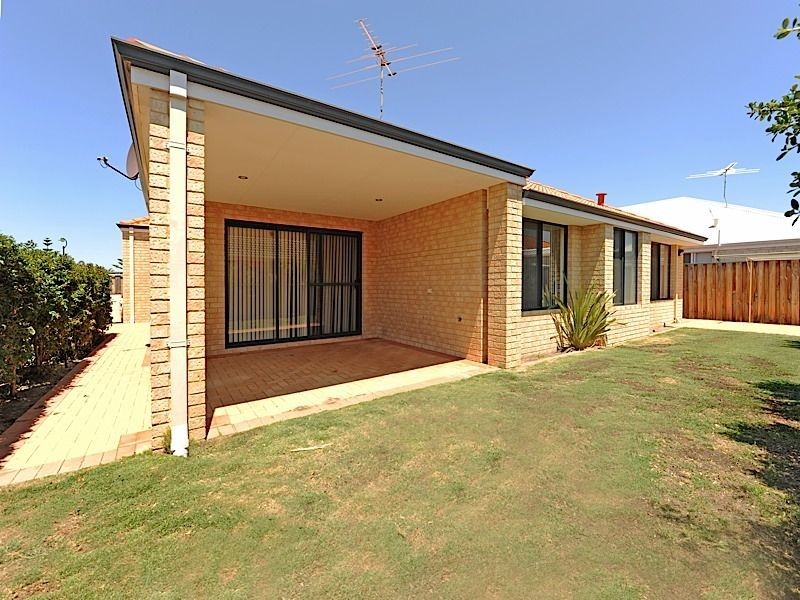 1 Glentrool Gardens, Canning Vale WA 6155