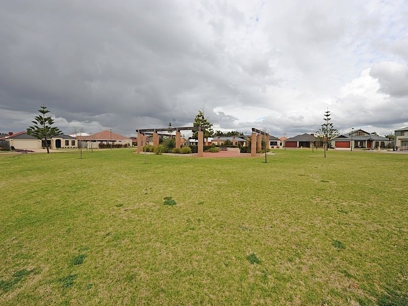 1 Glentrool Gardens, Canning Vale WA 6155