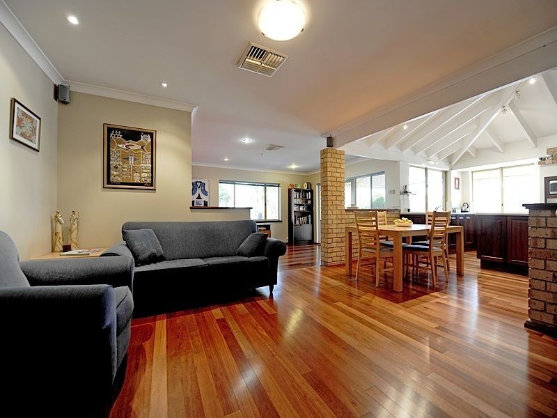 13 Capill Corner, Leeming WA 6149
