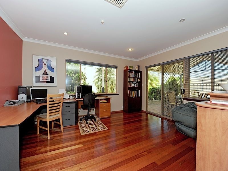 13 Capill Corner, Leeming WA 6149