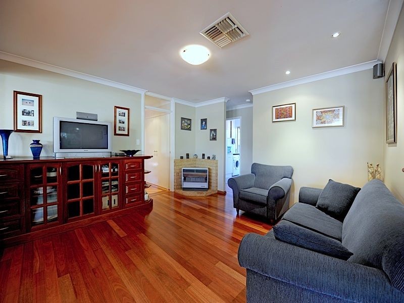 13 Capill Corner, Leeming WA 6149