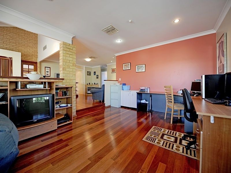 13 Capill Corner, Leeming WA 6149