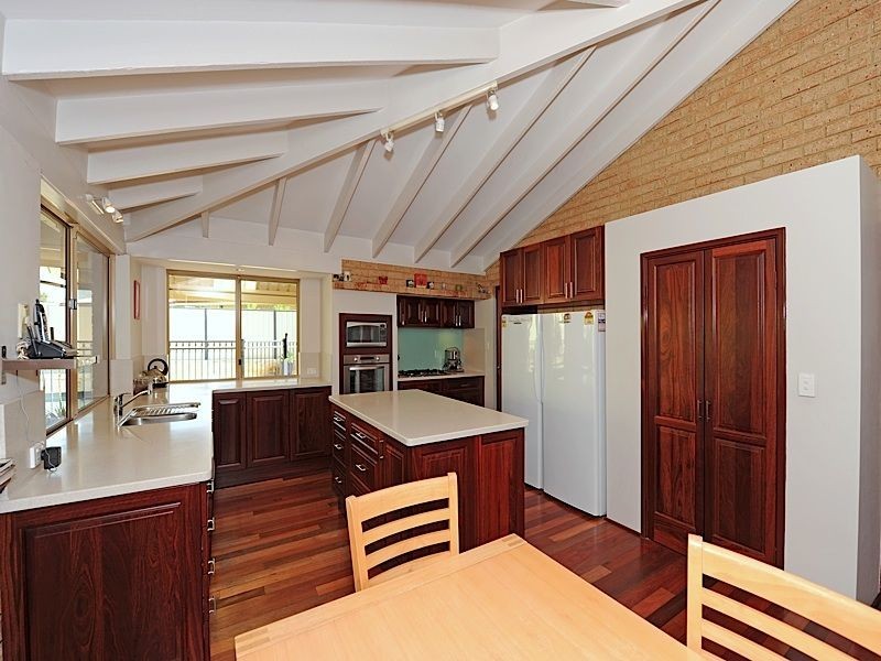 13 Capill Corner, Leeming WA 6149