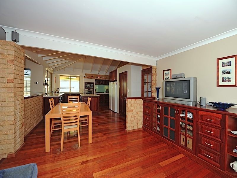 13 Capill Corner, Leeming WA 6149