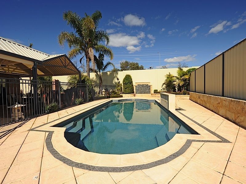13 Capill Corner, Leeming WA 6149