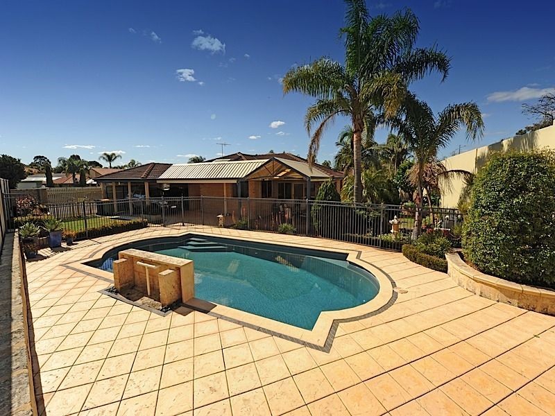 13 Capill Corner, Leeming WA 6149