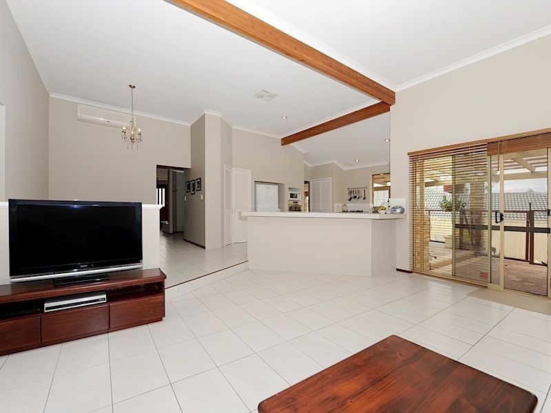 5 Timber Ridge Retreat, Leeming WA 6149