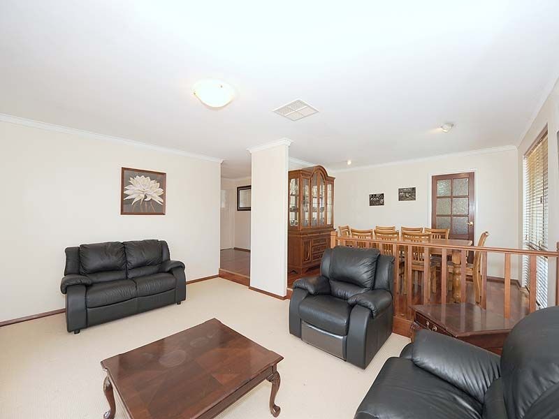 16 GLEDDON ROAD, Bull Creek WA 6149