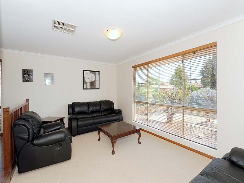 16 GLEDDON ROAD, Bull Creek WA 6149