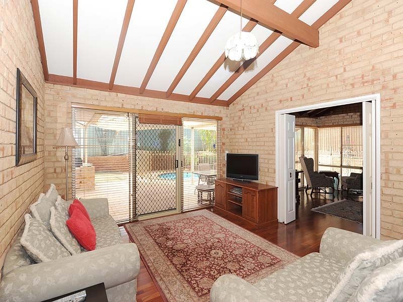 16 GLEDDON ROAD, Bull Creek WA 6149