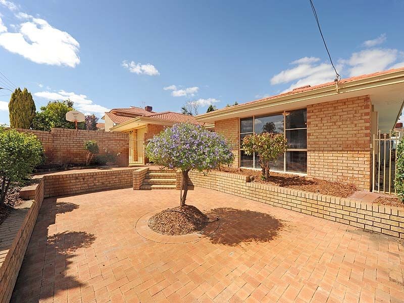 16 GLEDDON ROAD, Bull Creek WA 6149