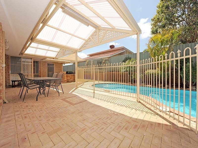 16 GLEDDON ROAD, Bull Creek WA 6149