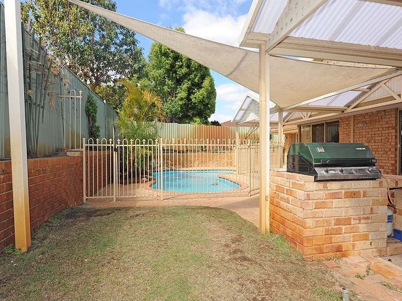 16 GLEDDON ROAD, Bull Creek WA 6149