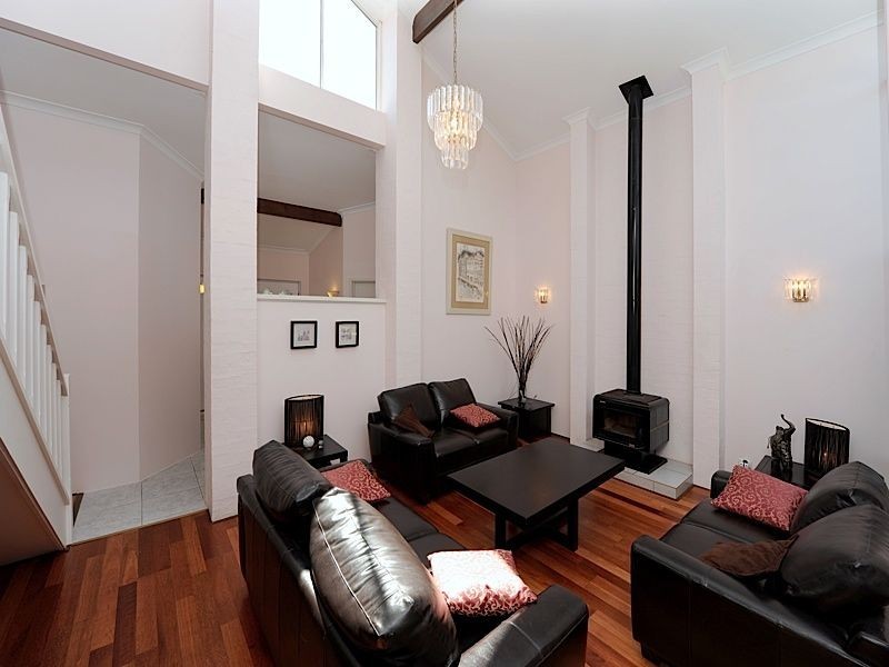 5 Woodlea Crest, Leeming WA 6149