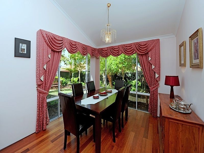 5 Woodlea Crest, Leeming WA 6149