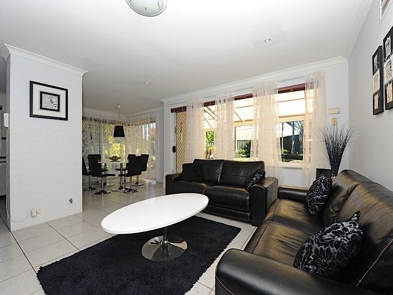 5 Woodlea Crest, Leeming WA 6149