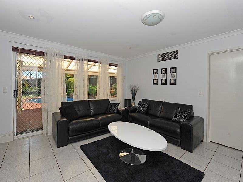 5 Woodlea Crest, Leeming WA 6149