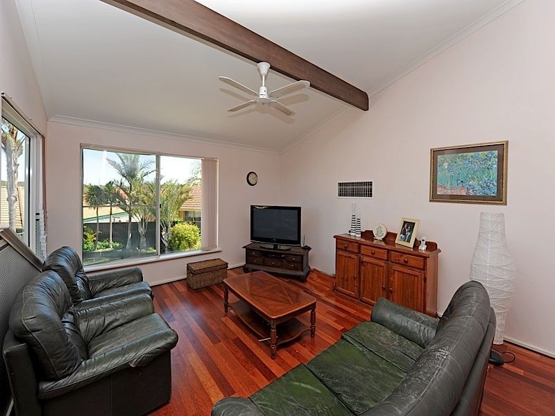 5 Woodlea Crest, Leeming WA 6149