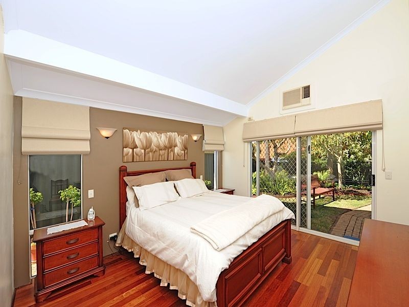 5 Woodlea Crest, Leeming WA 6149