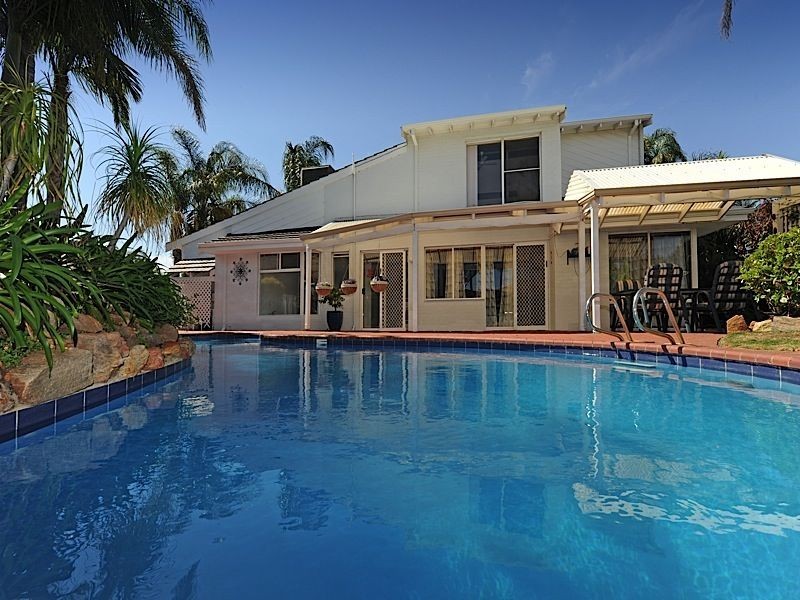 5 Woodlea Crest, Leeming WA 6149