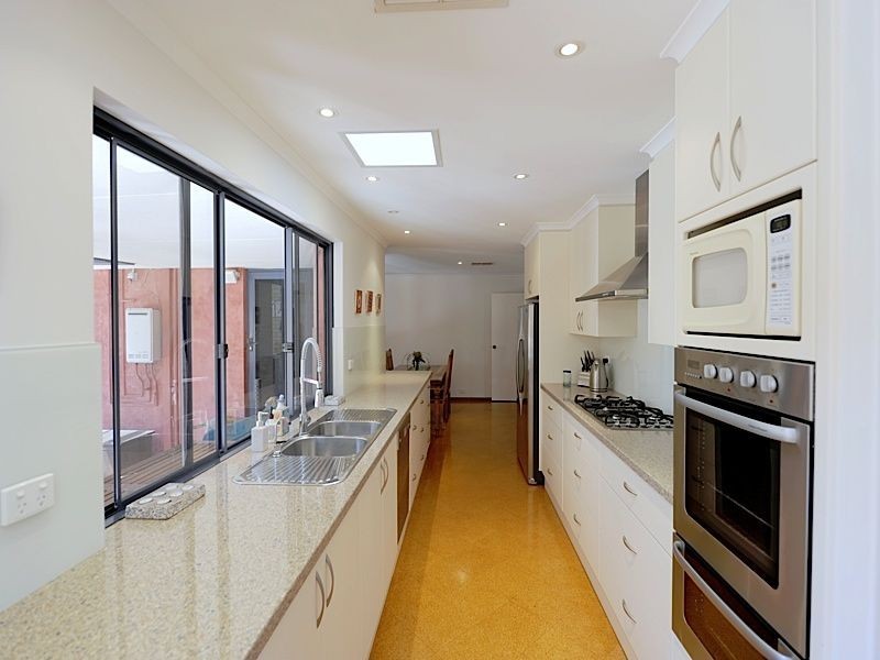 11 Gariver Street, Leeming WA 6149