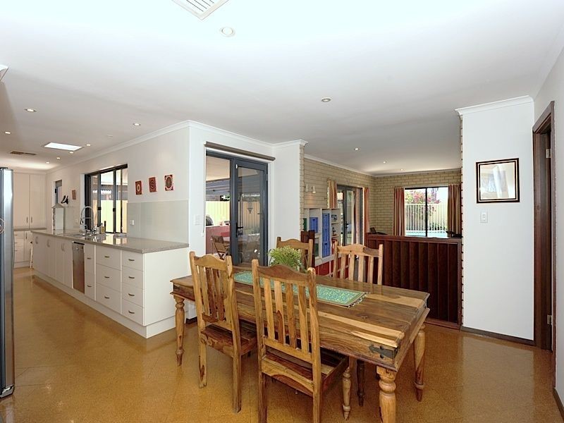11 Gariver Street, Leeming WA 6149