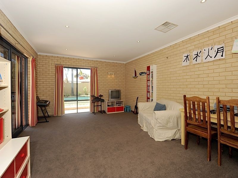 11 Gariver Street, Leeming WA 6149