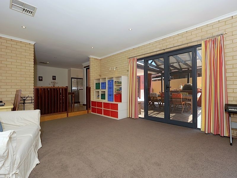 11 Gariver Street, Leeming WA 6149